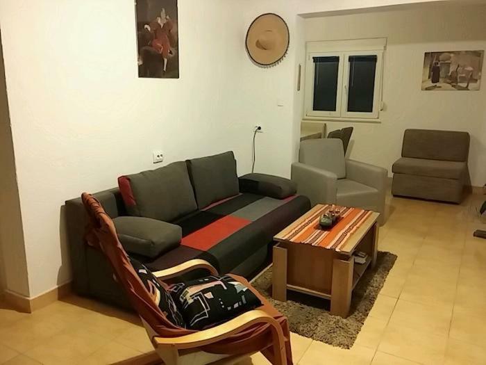 Gogi Apartman Donji Okrug  Esterno foto